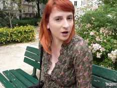 Рыжеволосая грудастая милфа оттрахана на полу в бритую пизду и анус