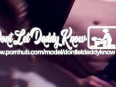 Худая белокурая девчонка смазала бритую пизду и вставила член парня