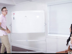 Групповуха двух парней с худенькой блондинкой и грудастой брюнеткой