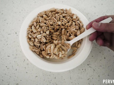 Ненасытная грудастая дамочка постоянно хочет секса от молодого парня