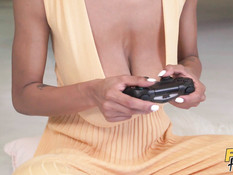 Азиатская девка и сисястая молодая мулатка затрахали белого паренька