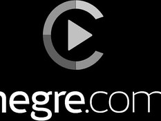 Стройная сисястая мулатка испытала мокрый оргазм во время мастурбации