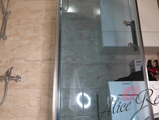 Красивая юная блондинка сквиртует во время мастурбации пизды и ануса