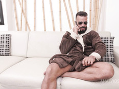 Бородатый мужчина отпердолил в анал грудастую татуированную брюнетку