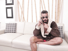 Бородатый мужчина отпердолил в анал грудастую татуированную брюнетку