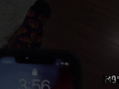 Мужик отодрал во все дырки молодую сисястую брюнетку и кончил в анус