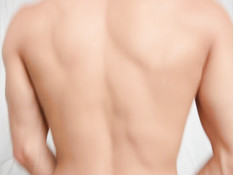 Худенький гомосексуальный доктор помог кончить спортивному пациенту