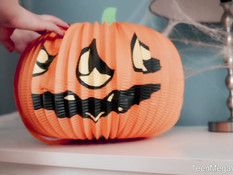 Русская блондинка занялась лесбийским сексом с шатенкой с косичками