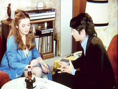 Развратная зрелая дама с большой грудью оттрахана в волосатую пизду