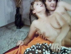 Коротко подстриженная шатенка оттрахана любовником в волосатую киску