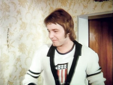 Коротко подстриженная шатенка оттрахана любовником в волосатую киску