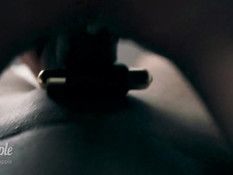 Надел на член виброкольцо и оттрахал на кровати молоденькую брюнетку