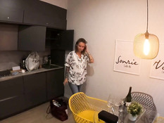 Две юные татуированные свингерши трахаются с двумя парнями в комнате