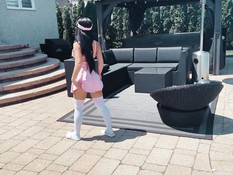 Сисястую спортивную брюнетку в белых гольфах отымели и залили спермой