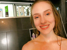 Девушка с косичками в душе теребит клитор и ебёт себя фаллосом в анус