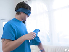 После лесби секса юные блондинка и брюнетка ебались с двумя парнями