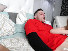 Групповуха двух парней с молодой брюнеткой и миниатюрной блондинкой