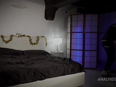 Две ненасытные сиськастые дамочки отпердолены двумя мужиками в анусы