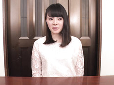 Стеснительная молодая японка сосёт член и ебётся с парнем на кровати