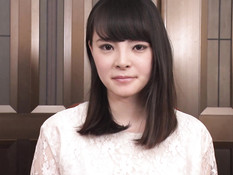 Стеснительная молодая японка сосёт член и ебётся с парнем на кровати