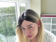 Красивую голубоглазую блондинку отодрали в киску и забрызгали спермой