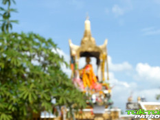 Азиатская брюнетка сосёт хуй и ебётся с секс туристом в номере отеля