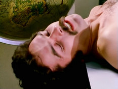 Четыре развратные студентки затрахали молодого преподавателя в классе