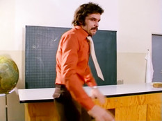 Четыре развратные студентки затрахали молодого преподавателя в классе