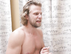 Бешеный свинг секс двух развратных блондинок с негром и белым парнем