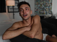 Спортивный гей с татуированным телом отымел в очко худого любовника