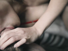 Блондиночка в прозрачном белье теребит пизду и трахается с приятелем