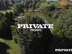 Стройную зрелую блондинку отпердолили возле пруда во влагалище и анус