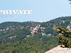 Симпатичную молодую шатенку оттрахал возле бассейна небритый мужчина