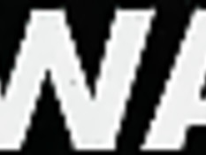 Две худые похотливые тётки ебутся на диване с двумя молодыми парнями