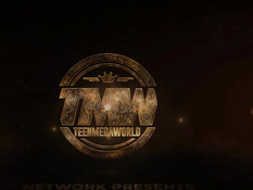 Милую русскую блондиночку парень отодрал на кровати в бритую письку