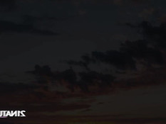 Небритый мужик отпердолил в очко и забрызгал спермой юную блондинку