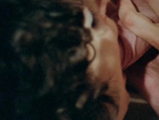 Оральная секс оргия на кровати двух мужиков с блондинкой и брюнеткой