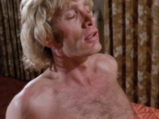 Любовница со светлыми волосами оттрахана мужчиной в волосатую письку