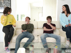 Групповой секс двух юных грудастых девушек с двумя молодыми ребятами