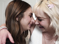 Двое парней оттрахали и забрызгали спермой двух сиськастых девчонок