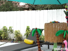 Две юные подруги занимались лесби сексом и трахались с двумя мужиками