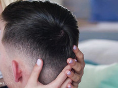 Голубоглазая русская блондиночка оттрахана на диване и полита спермой