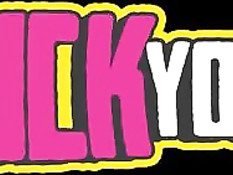 Три молодые лесбиянки трутся кисками и отлизывают клиторы на кровати