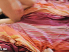 Стройная белокурая девушка сосёт хуй и трахается с парнем на кровати