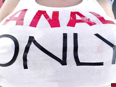 Мужчина отпердолил в анал зрелую пышногрудую брюнетку и кончил в рот