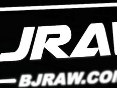 Знойная сиськастая мулатка с косичками подрочила член белому мужчине