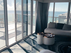 Сиськастая спортивная девушка с тёмными волосами ебётся с бойфрендом