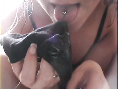 Bimbo chick stuffs panty in her pussy