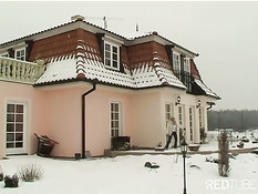 Snow bunny playing outdoor 1